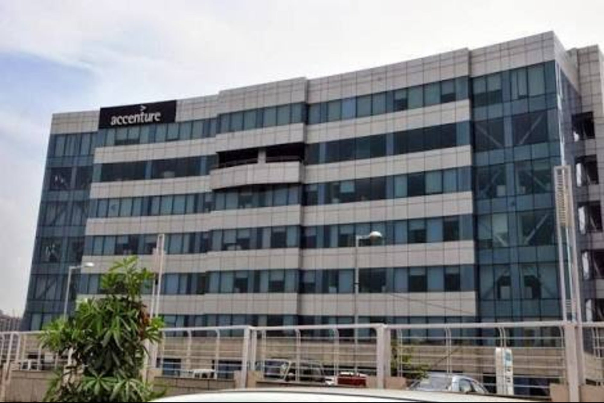 Accenture Narrows FY25 Guidance to 5-7%, Signals Uncertainty to Continue
